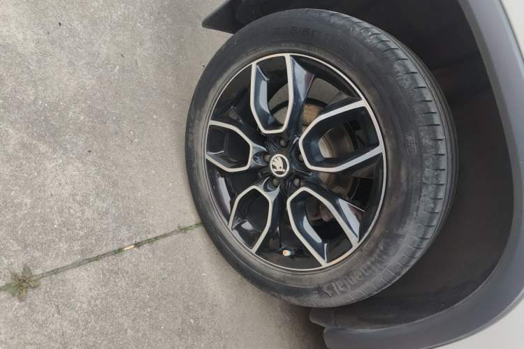 Used Skoda Kodiaq 2017 TSI330 7-Seater Two-Wheel-Drive Luxury Edition Right Rear Wheel Hub