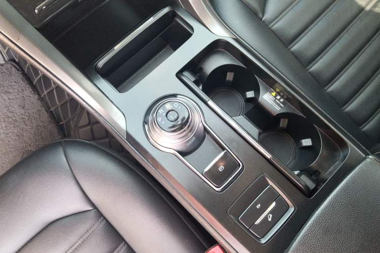 Used Ford Mondeo New Energy 2018 2.0 PHEV Smart-Controlled Fashion Edition China V Standard Gear Lever