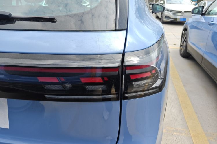 Used Volkswagen Tiguan L 2024 PRO 380TSI Four-Wheel Drive R-Line Prestige Edition Right Rear Taillight