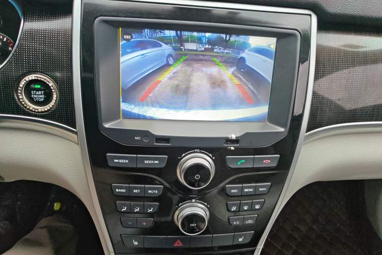 Used Haval H2 2014 1.5T Manual Two-Wheel Drive Elite Edition Audio And AC Panel