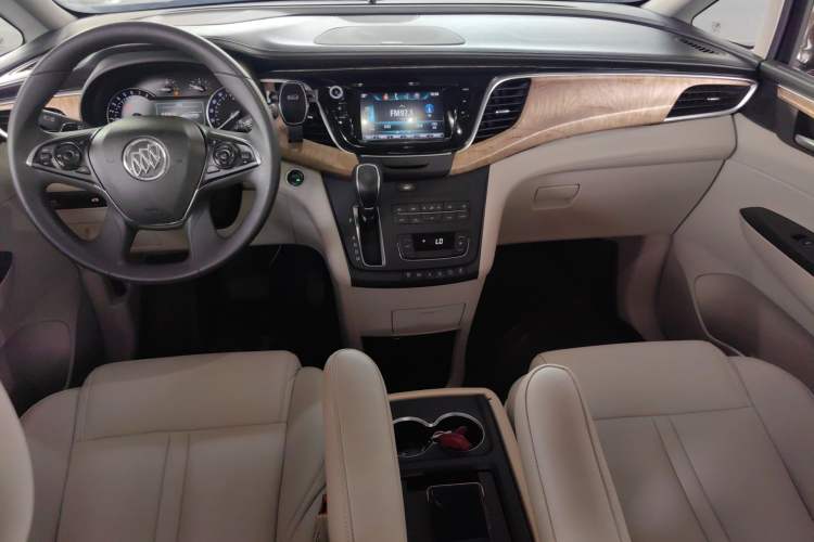 Used Buick GL8 2017 ES 28T Comfort Model China V Standard Center Console