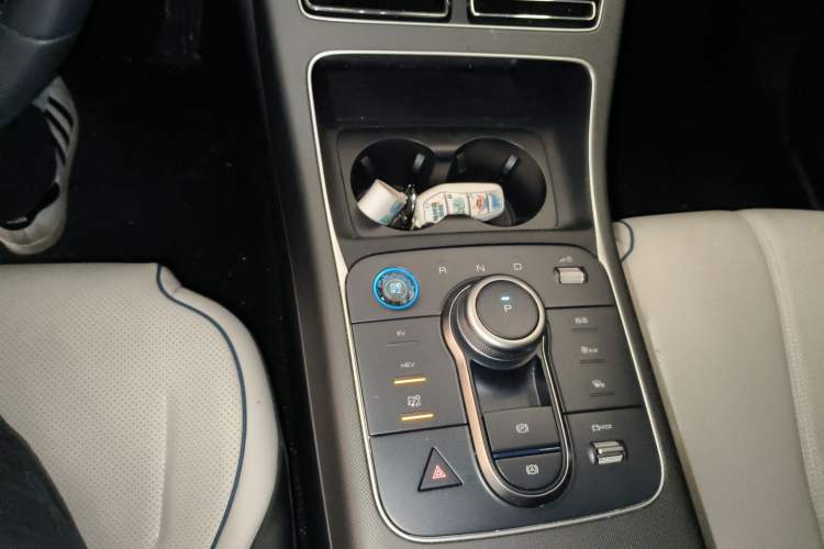 Used BYD Destroyer 05 2024 Honor Edition DM-i 120KM Luxury Model Gear Lever