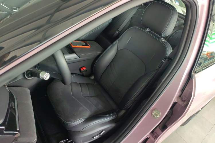 Used Geely Galaxy L6 2024 125km Creative Edition
