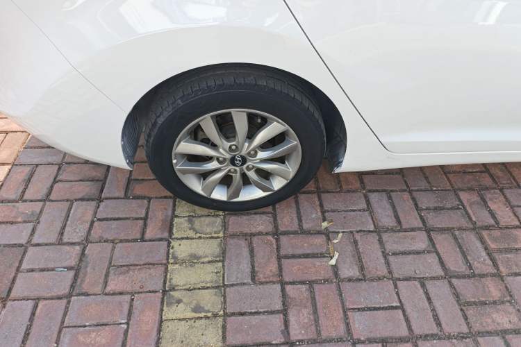 Used Hyundai Elantra (5th Generation / Langdong) 2015 1.6L Automatic Fashion Model