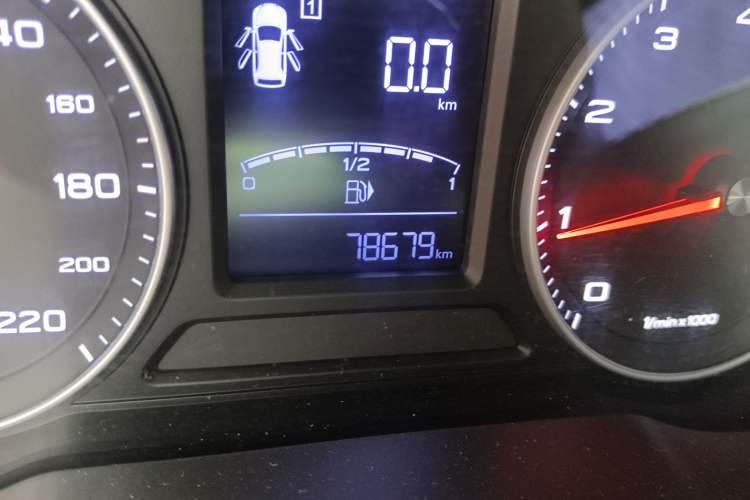 Used Roewe RX3 2018 1.6L Manual Internet Smart Edition
