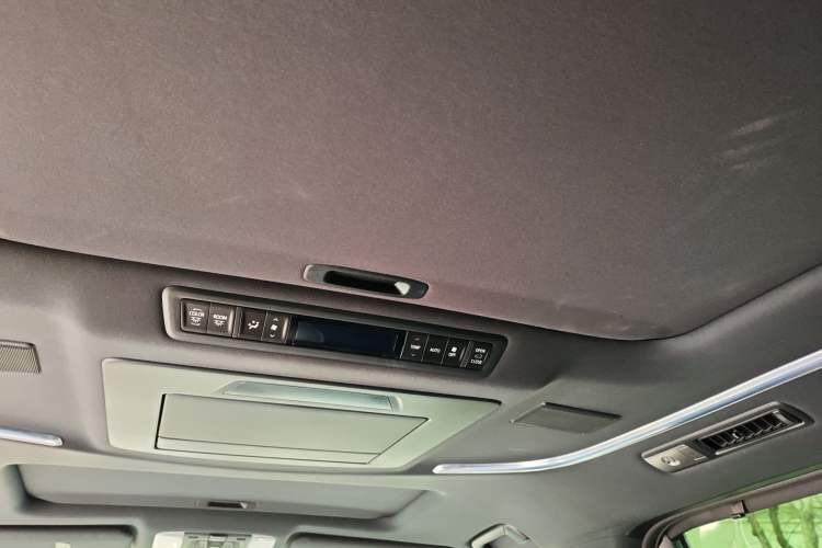 Used Lexus LM 2020 300h Seven-Seat Elegant Edition
