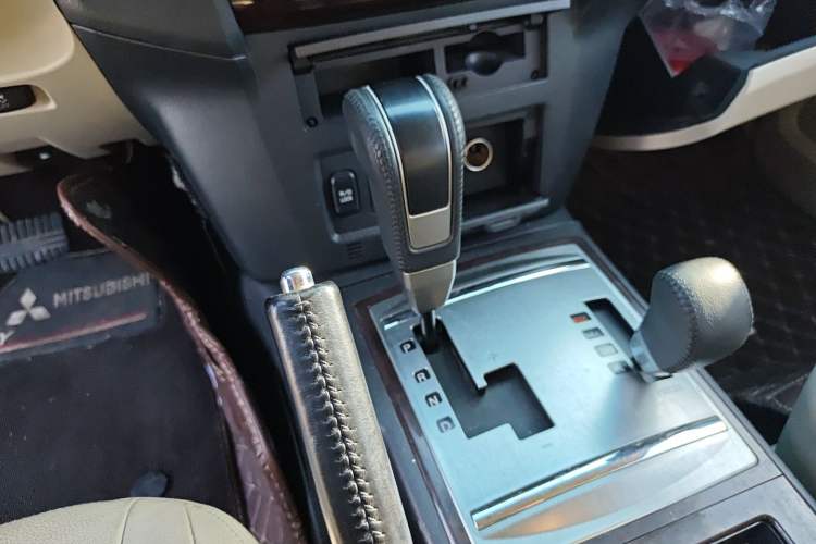 Used Mitsubishi Pajero  Gear Lever