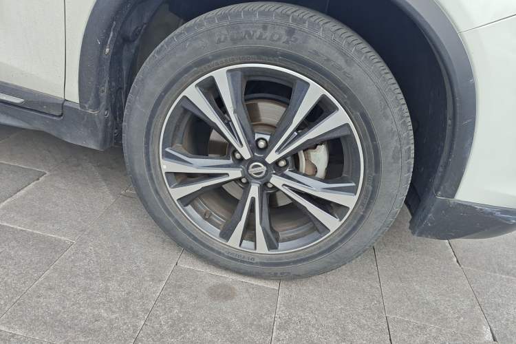 Used Nissan X-Trail 2017 2.5L CVT Luxury Edition 4WD Right Front Wheel Hub