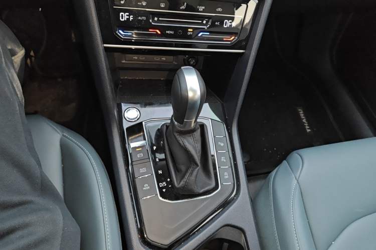 Used Volkswagen Tharu 2024 300TSI Two-Wheel-Drive Moon Luxury Edition
