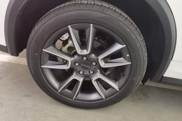 Used Lynk & Co 01 2023 2.0TD Two-Wheel Drive Pro Trim Right Rear Wheel Hub