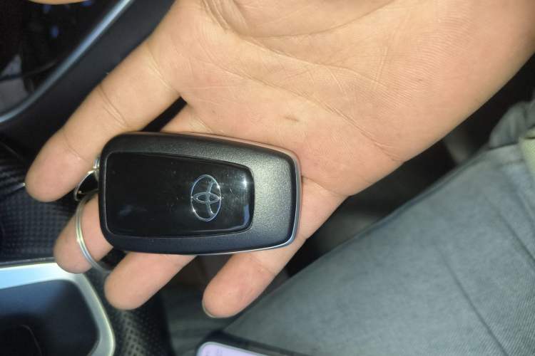 Used Toyota RAV4 2020 2.0L CVT Four-Wheel Drive Prestige Edition
