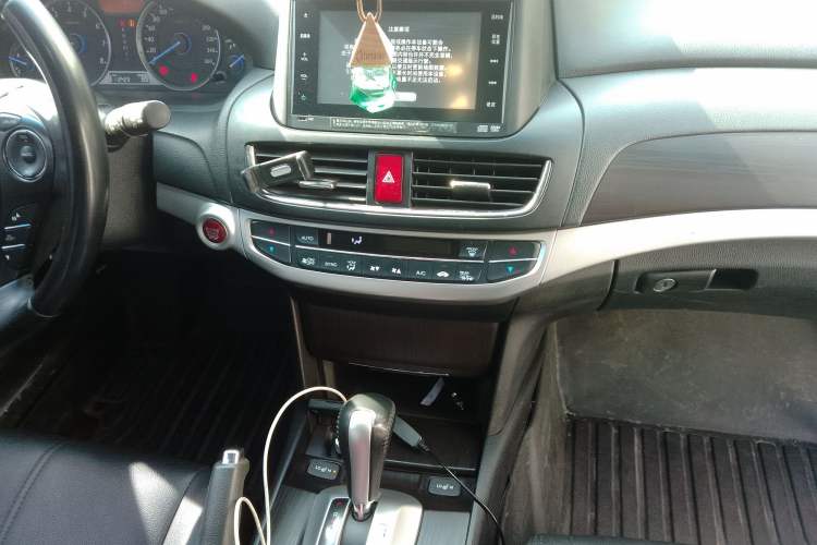 Used Honda Crosstour 2014 2.4L Luxury Navigation Edition
