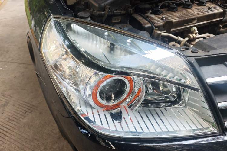 Used Geely Auto Diamond 2010 2nd Generation 1.5L Manual Standard Version Right Front Headlight