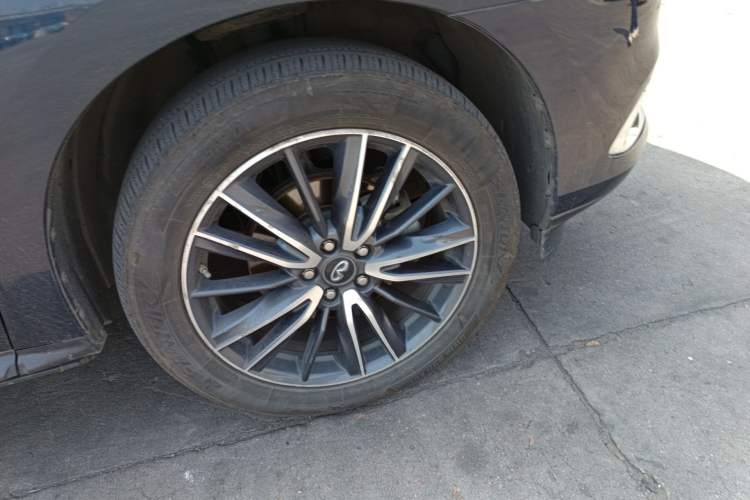 Used Infiniti QX60 2018 2.5 S/C Hybrid Two-Wheel-Drive Champion Family Edition Right Front Wheel Hub