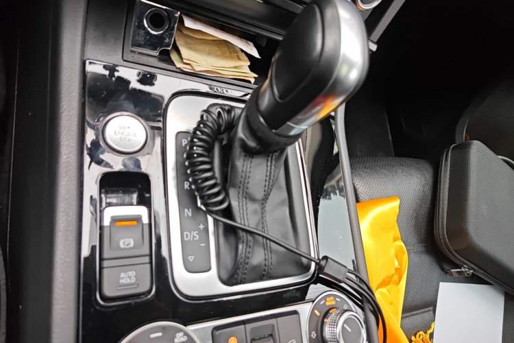 Used Volkswagen Touareg 2017 3.0 TSI Touareg Model Gear Lever