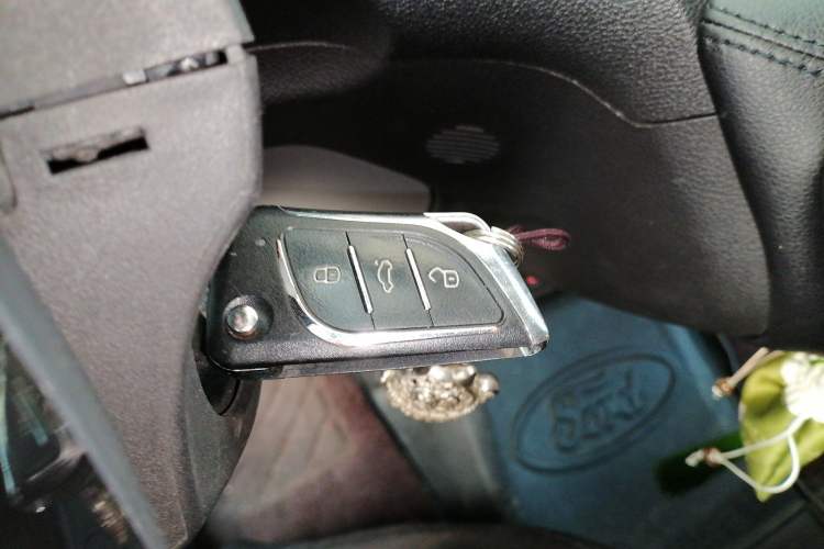 Used Ford Transit 2019 2.0T Diesel Commercial & Travel Mid-axle Mid-roof 9-Seater China VI