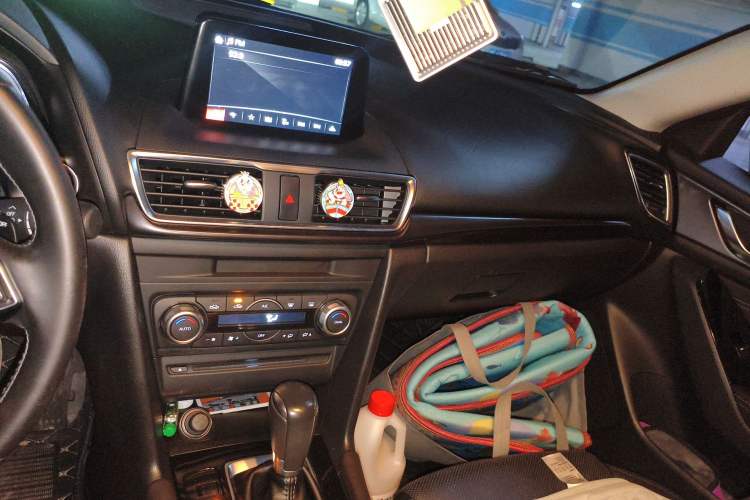 Used Mazda 3 Axela 2017 Hatchback 2.0L Automatic Sport Model China V Emission Standard