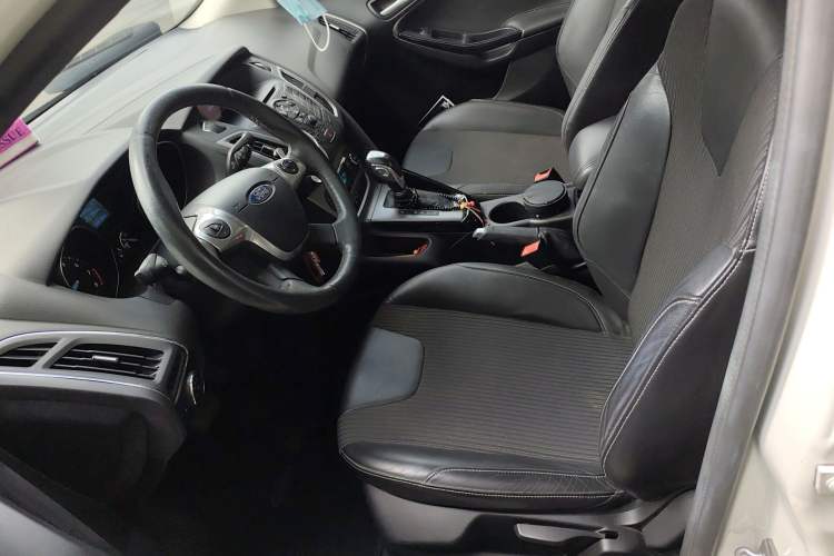 Used Ford Focus 2012 Sedan 1.6L Automatic Fashion Edition
