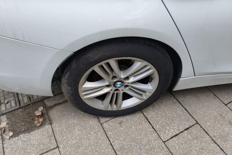 Used BMW 3 Series 2016 320Li Fashion Model Right Rear Wheel Hub