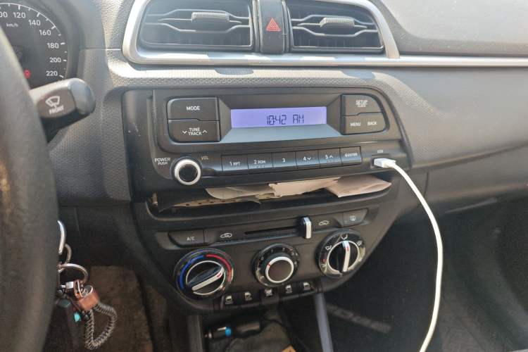 Used Hyundai Verna (older generation) 2017 1.4L Manual Refreshed Version China VI Standard Audio And AC Panel