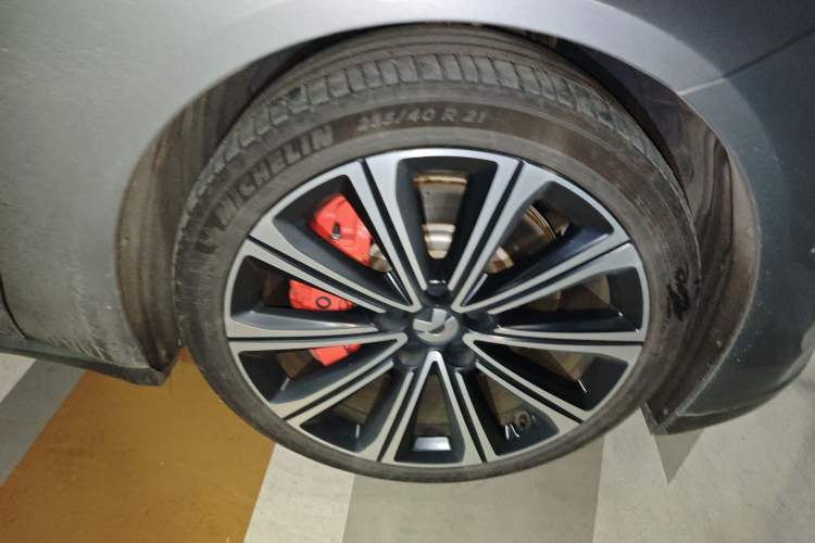 Used Nio ET7 2024 75 kWh Executive Edition Right Front Wheel Hub