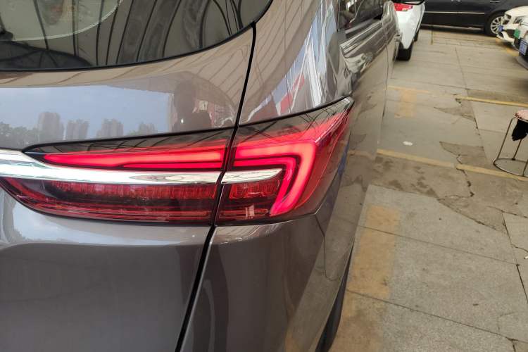 Used Buick GL8 2023 Land Executive Class Comfort Model