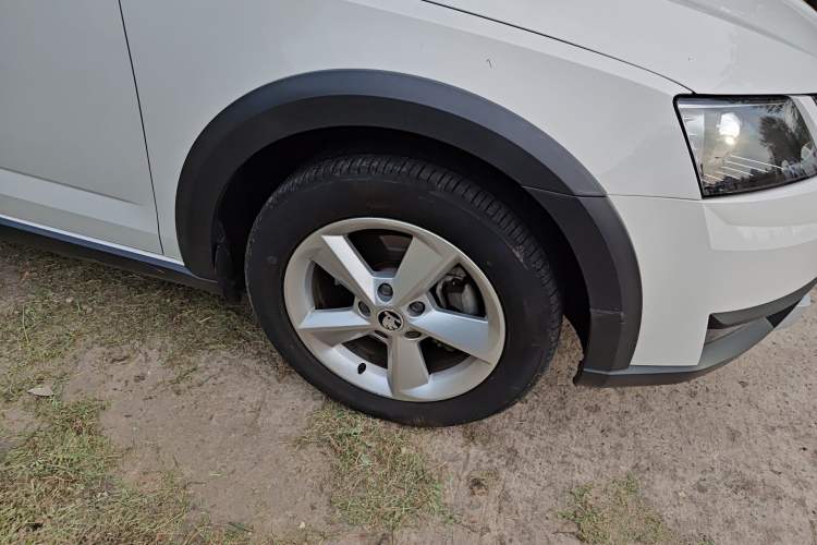 Used Skoda Octavia 2019 Station Wagon TSI230 DSG Comfort Edition China VI Standard Right Front Wheel Hub