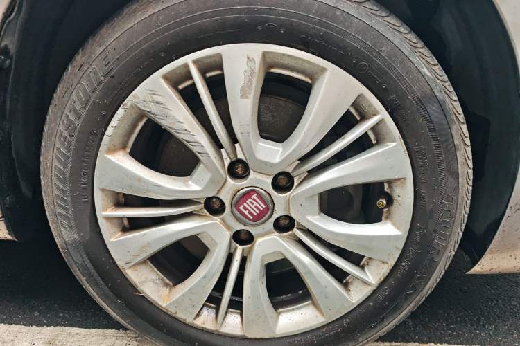 Used Fiat Viaggio 2015 1.4T Automatic Jingxiang Edition Right Front Wheel Hub