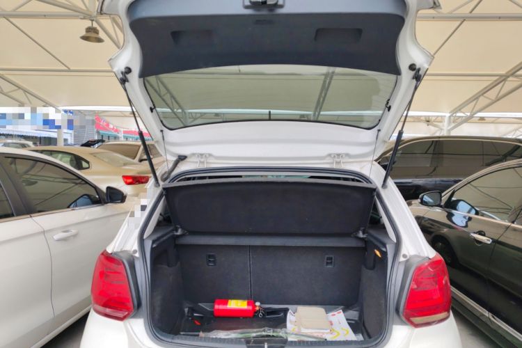 Used Volkswagen Polo 2016 1.6L Automatic Comfort Model
