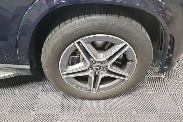 Used Mercedes-Benz GLE-Class  Right Front Wheel Hub