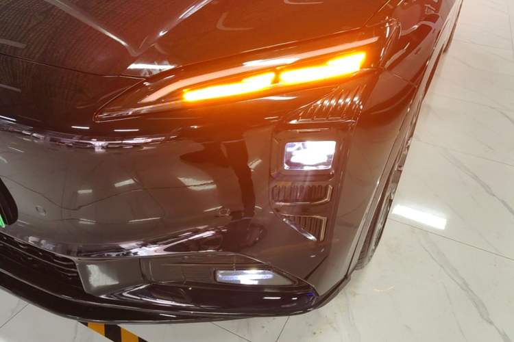 Used Hongqi Tiangong 08 2025 680 Ultra Four-Wheel-Drive Version Left Front Headlight