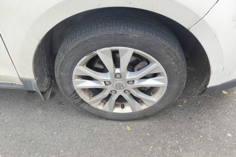 Used Baojun 730 2014 1.5L manual standard trim 7 seats