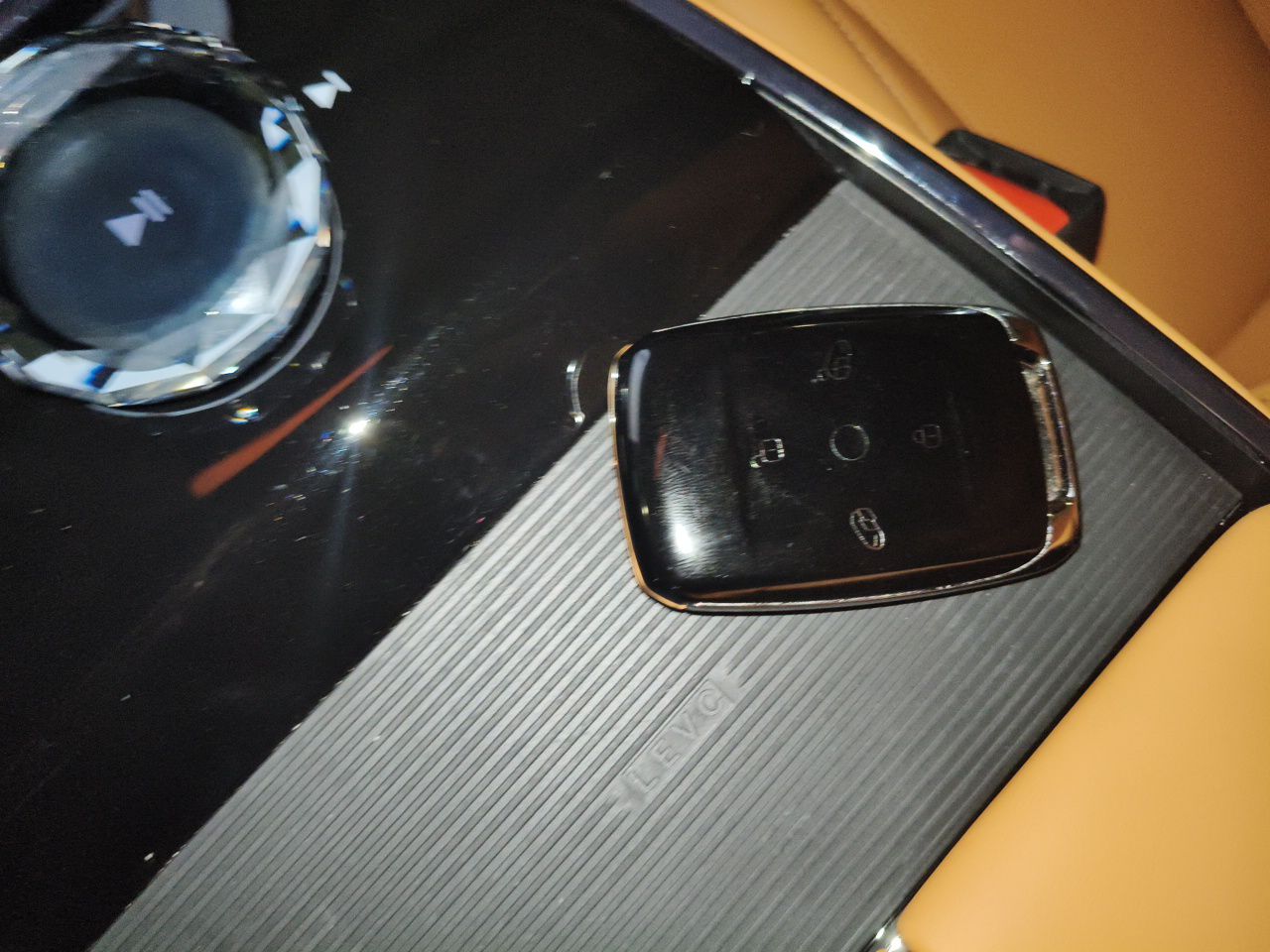 Geely Galaxy LEVC L380 2025 825 km Extraordinary Edition — снимка 20