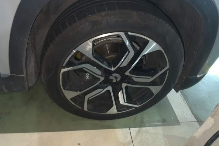 Used Nio ES8 2022 100 kWh Six-Seater Version Right Front Wheel Hub