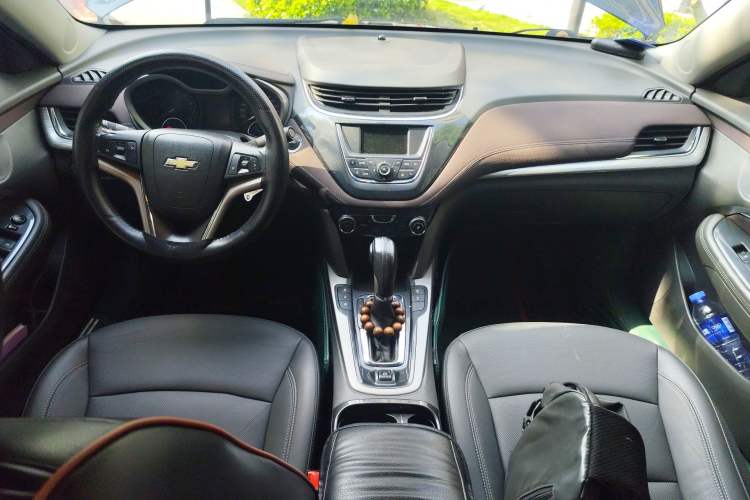 Used Chevrolet Malibu 2018 530T Automatic Fashion Edition Center Console