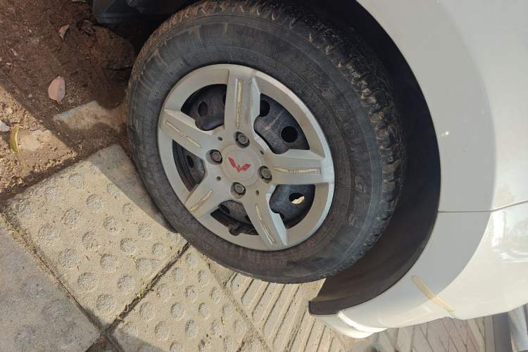 Used Wuling Hongguang 2019 1.5L S Basic Version China VI Standard LAR Right Front Wheel Hub