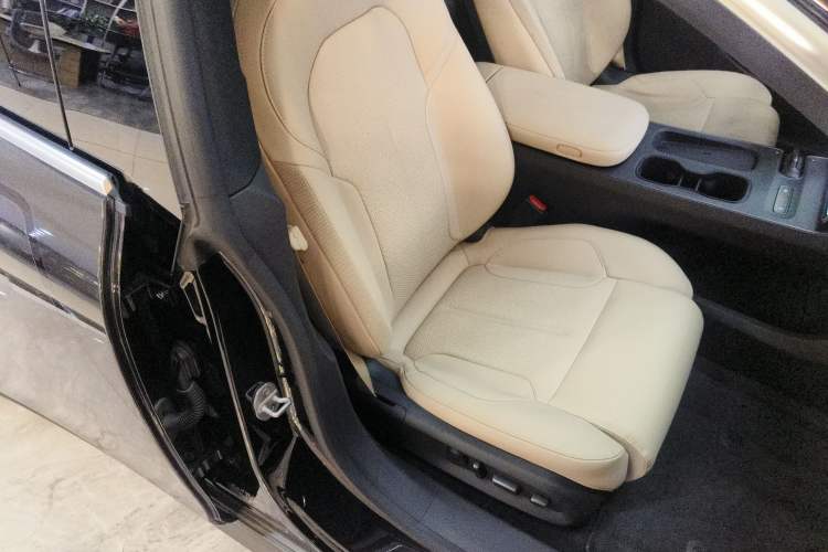 Used Nio ET5T 2024 75kWh Touring Right Front Seat