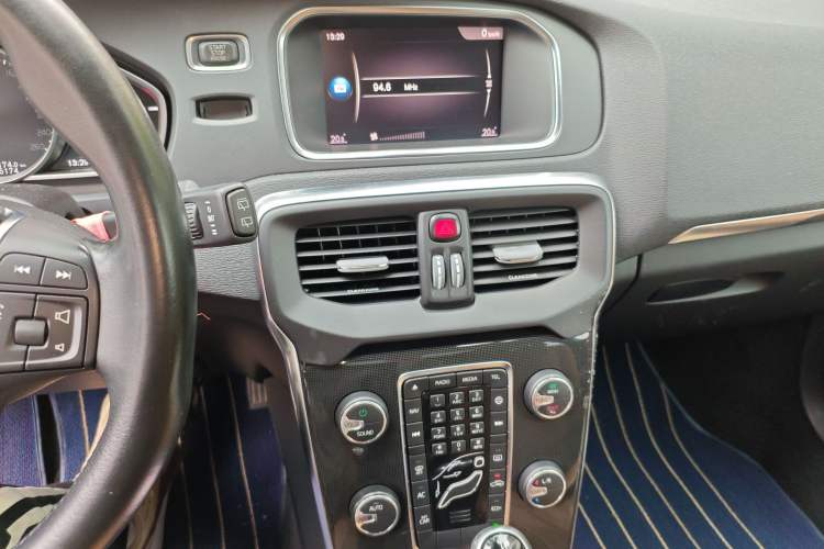 Used Volvo V40 2017 T3 Zhiyi Edition