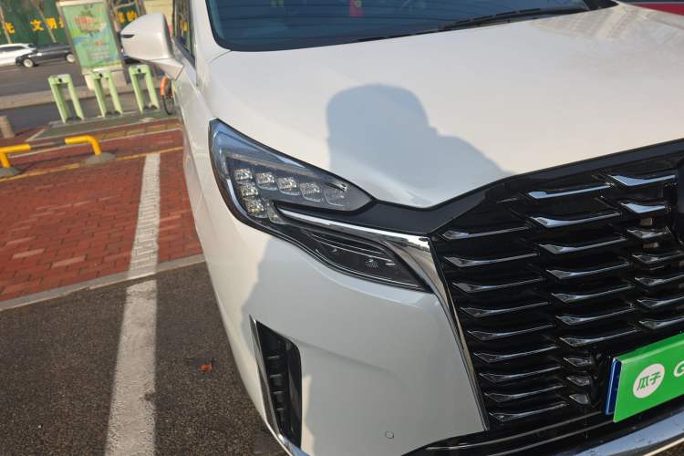 Used Buick GL8 2023 ES Lu Zun Deluxe and Yue Edition