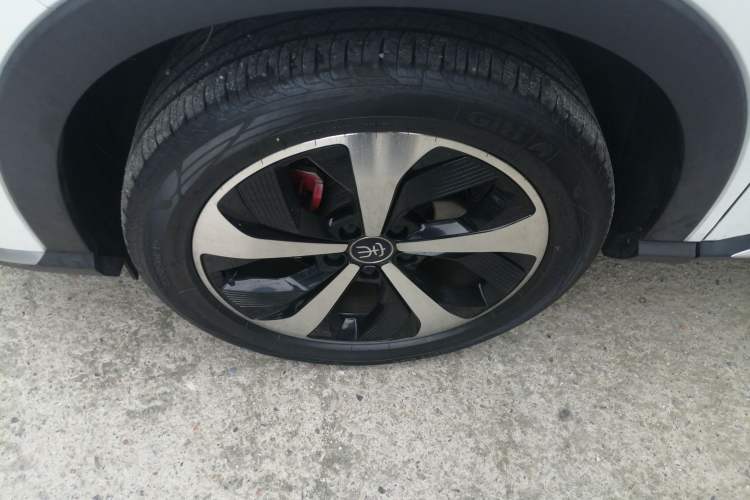 Used BYD Song PLUS New Energy 2021 DM-i 110KM Flagship Model Left Front Wheel Hub