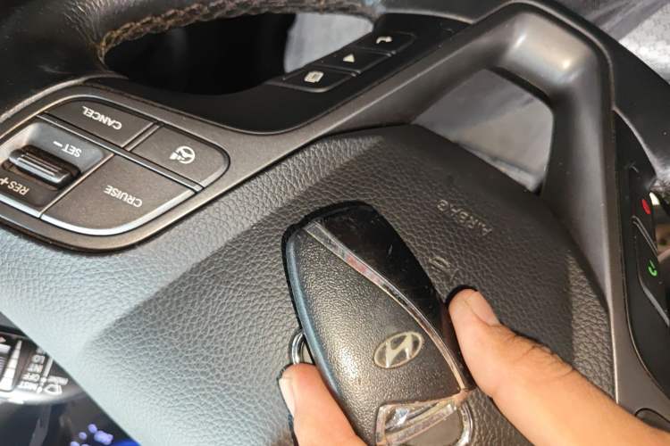 Used Hyundai Santa Fe 2013 2.4L Automatic Two-Wheel Drive Smart Version Vehicle Key