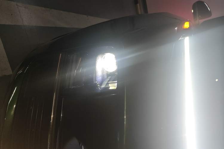 Used Li Auto L8 2023 Max model Right Front Headlight