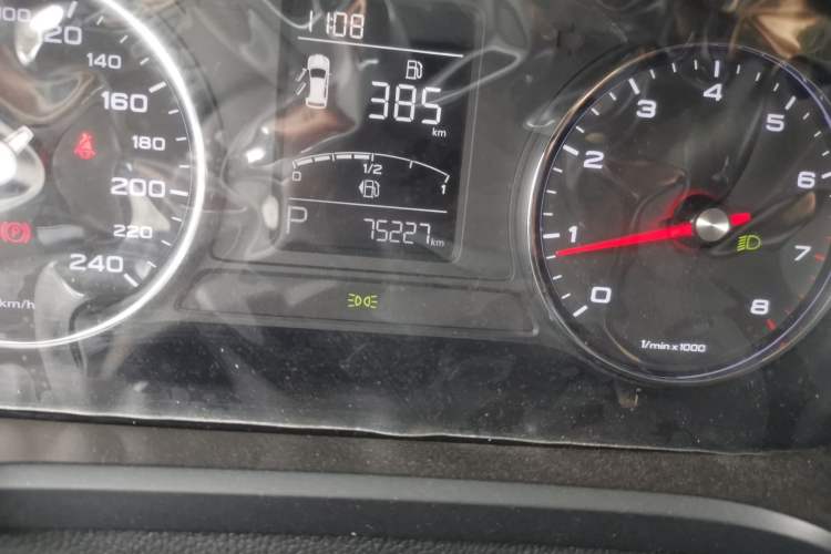 Used Roewe RX5 2020 20T Automatic 4G Connected Million Edition Odometer Close Up