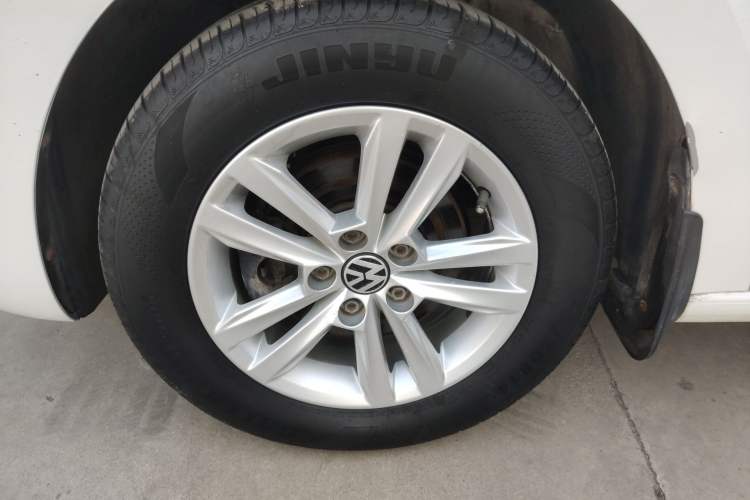 Used Volkswagen Jetta 2015 Value Edition 1.6L Manual Fashionable Style Exterior 4