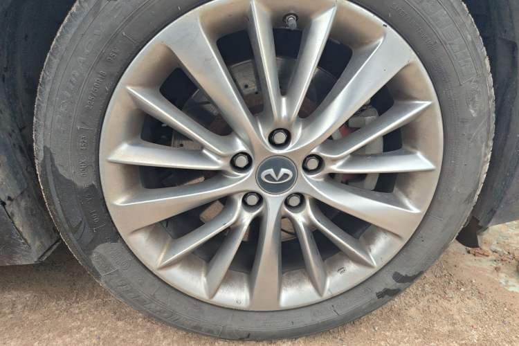 Used Infiniti Q50L 2018 2.0T Enjoyment Edition China V standard Right Front Wheel Hub