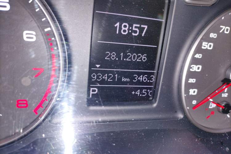 Used Audi Q3 2015 35 TFSI Comfort Model Odometer Close Up