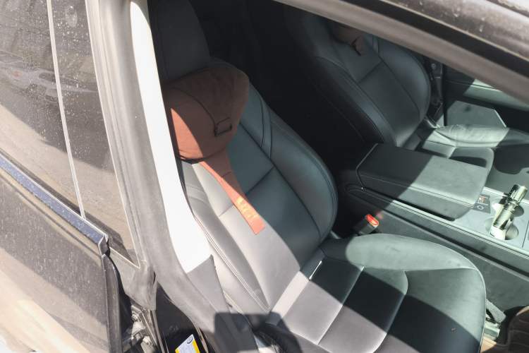 Used Tesla Model Y 2021 Long-Range All-Wheel-Drive Version Right Front Seat