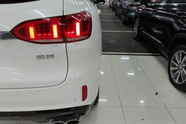 Used Wey VV6 2020 2.0T Two-Wheel Drive Smart Enjoyment+