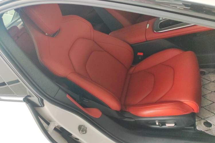 Used Xiaomi Auto SU7 2024 Rear-Drive Ultra-Long Range Advanced Pro-Level Intelligent Driving Version Right Front Seat