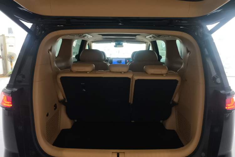 Used VOYAH Dream 2025 PHEV Four-Wheel-Drive Flagship Kunpeng Edition Trunk